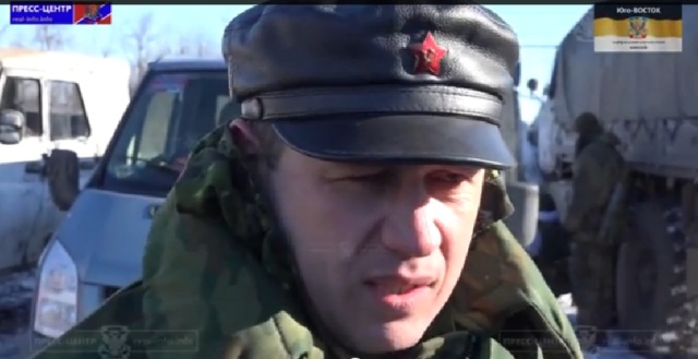 ο αναπληρωτής διοικητής της λαϊκής στρατοχωροφυλακής της ΛΔ Λουγκάνσκ, Βλαντιμίρ Κισέλεβ, κατευθύνει τις επιχειρήσεις στην περιοχή του Ντεμπάλτσεβο.